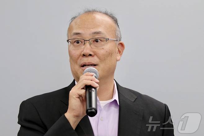 데이비드 김 한화필리십야드 대표가 16일(현지시간) 펜실베이니아주 필라델피아 소재 한화필리쉽야드에서 열린 미디어 데이 행사에서 기자들을 대상으로 회사를 소개하고 있다. ⓒ News1 류정민 특파원
