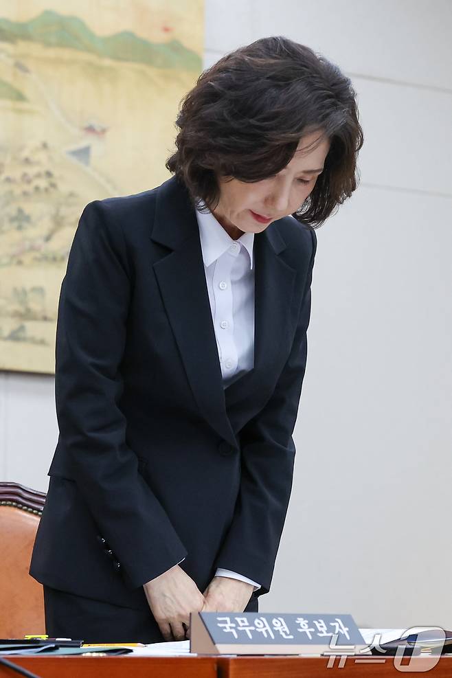 이진숙 사회부총리 겸 교육부 장관 후보자가 16일 오전 서울 여의도 국회 교육위원회에서 열린 인사청문회에 출석해 인사하고 있다. 2025.7.16/뉴스1 ⓒ News1 안은나 기자