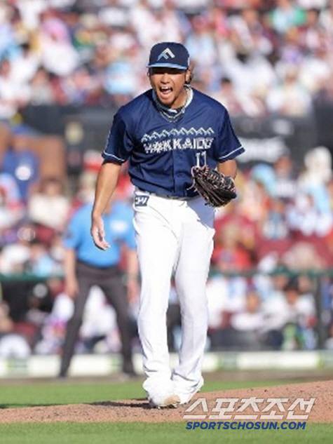 니혼햄 에이스 이토는 19일 라쿠텐을 상대로 7이닝 2실점 호투를 하고 승리를 올렸다. 올 시즌 양 리그 첫 10승 투수가 됐다. 사진캡처=니혼햄 파이터스 SNS