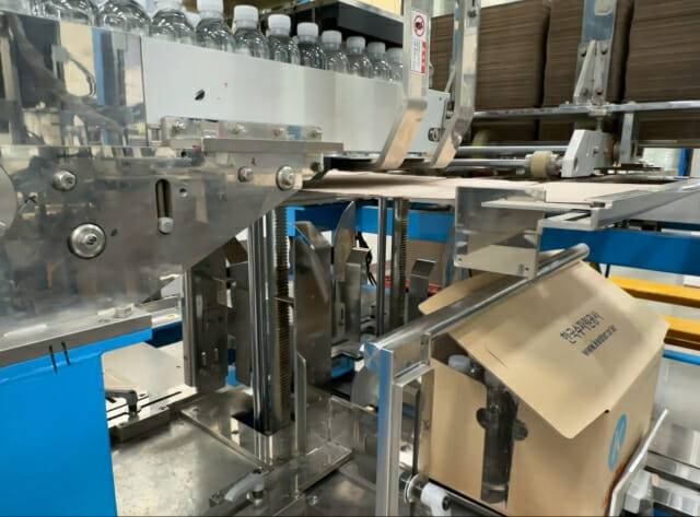 한국수자원공사가 경기도 성남시에 위치한 성남정수장에서 집중호우 피해지역 지원을 위해 병입 수돗물 생산 시설을 가동하고 있다.