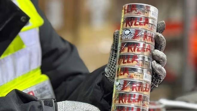 2025년 2월, 켄트 거래기준청 항만팀은 영국으로 반입될 예정이던 니코틴 파우치 6만6000통을 실은 밴 한 대를 압수했다