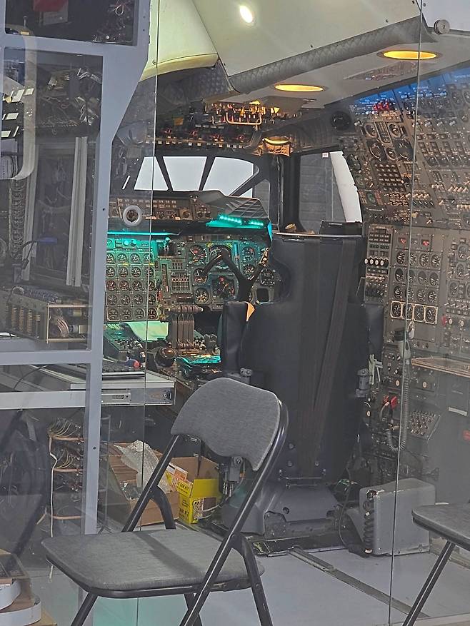 항공박물관 '에어로스코피아(AEROSCOPIA)'에는 관람객이 콩코드 여객기의 조종사가 된 것처럼 체험할 수 있는 시뮬레이터가 있다. 사진은 시뮬레이터의 조종석 내부 모습./툴루즈=이종현 기자