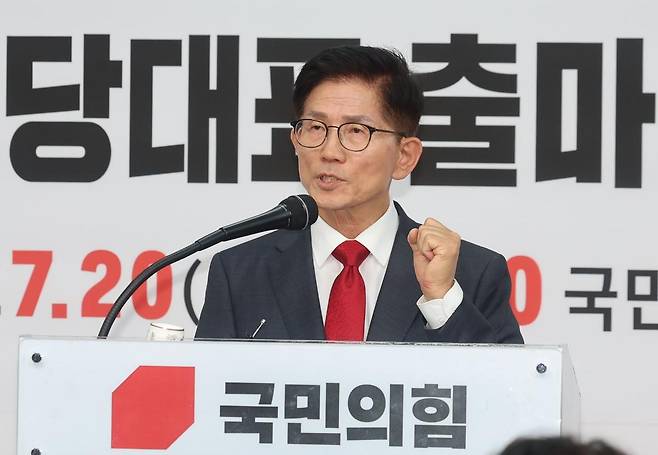 김문수 전 고용노동부 장관이 20일 서울 여의도 국민의힘 당사에서 기자회견을 열고 당대표 출마 선언을 하고 있다. 2025.07.20 서울=뉴시스