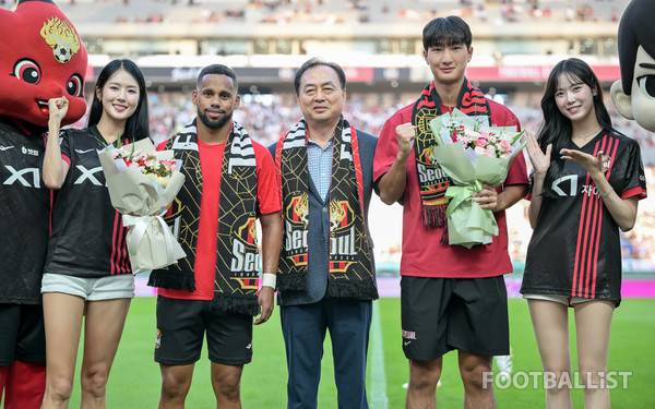 박기량 치어리더, 안데르손, 여은주 대표이사, 김지원, 아야카 치어리더(왼쪽부터). 서형권 기자