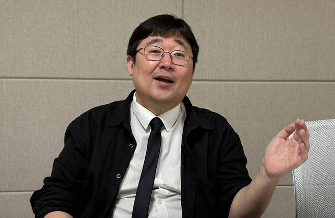 지난 11일 서울 양천구 한 회의실에서 곽재식 교수(숭실사이버대 환경안전공학과)가 우리나라의 야생동물에 대해 설명하고 있다. 김지숙 기자