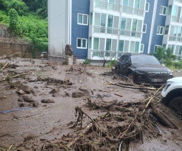 가평군 조종면 일원 폭우로 발생한 산사태 현장. 가평군 제공