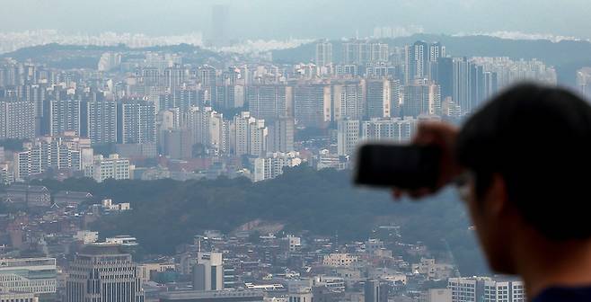 13일 서울 중구 남산에서 바라본 아파트 단지. 2025.7.13 [뉴스1]