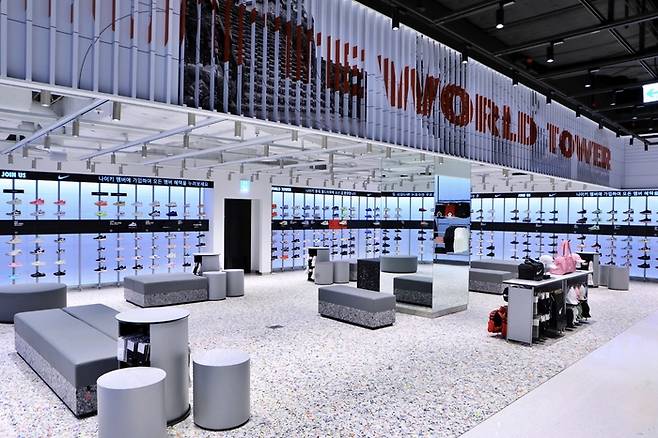 서울 송파구 롯데월드몰 지하 1층 ‘나이키 라이즈’ 매장 <사진=롯데백화점>