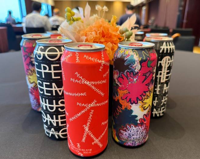 13일 오후 서울 용산구 그랜드 하얏트 서울 호텔에서 열린 '피스마이너스원 프리미엄 하이볼 론칭 파티-더 시그널(THE SIGNAL)'에 지드래곤이 직접 론칭한 하이볼이 테이블에 놓여 있다. /사진=(서울=뉴스1) 권현진 기자