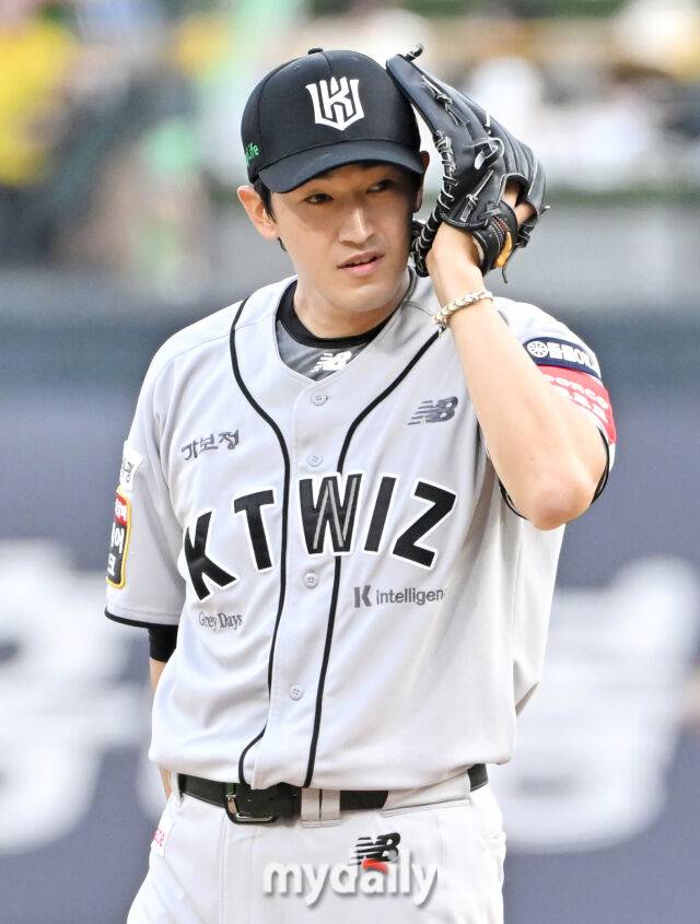 21일 오후 경기도 수원시 조원동 수원kt위즈파크에서 진행된 '2025 프로야구 KBO리그' kt위즈와 KIA타이거즈의 경기. kt 고영표가 선발등판 하고 있다./마이데일리