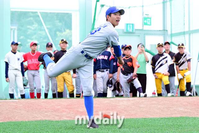 2025년 7월 20일 강원도 횡성베이스볼파크에서 '제2회 마이데일리배 전국유소년야구대회'가 열렸다. 스피드킹 콘테스트에서 4위를 차지한 이준모가 투구하고 있다./횡성베이스볼테마파크=유진형 기자