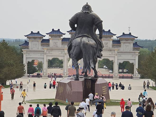 오르도스 징기스칸 동상