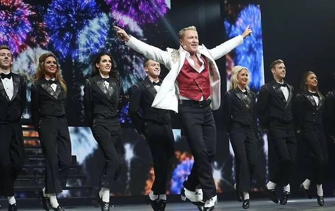 마이클 플래틀리(가운데)가 이끄는 팀의&nbsp;탭댄스 공연 모습. 게티이미지 제공