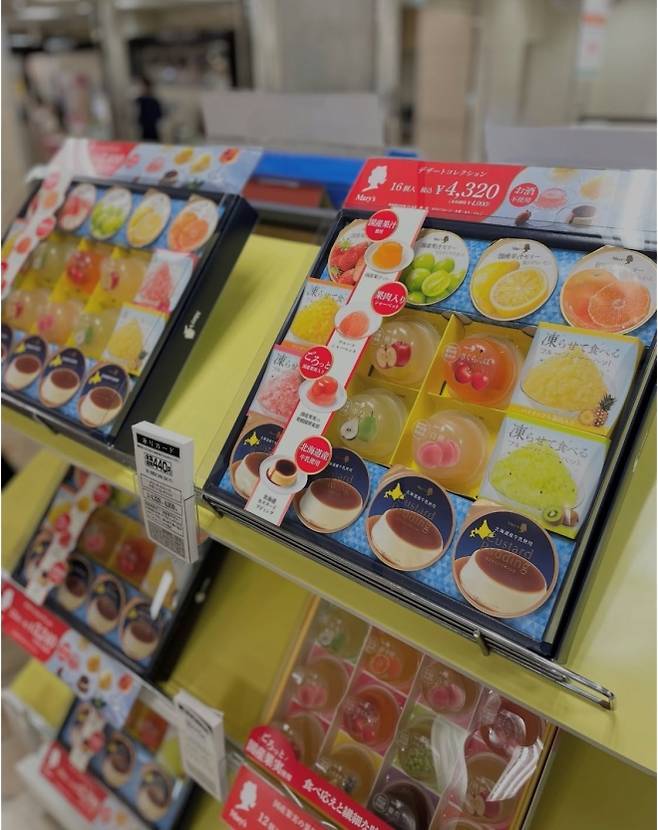 후쿠시마의 한 백화점에 오츄겐 상품으로 과일 젤리가 진열돼 있다.  우수이 백화점 인스타그램 캡처