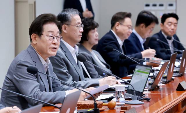 이재명 대통령이 15일 서울 용산 대통령실 청사에서 열린 국무회의에서 발언하고 있다. 연합뉴스