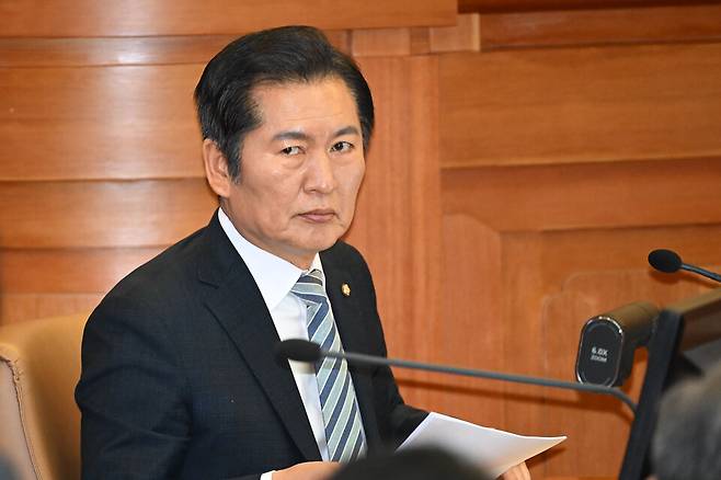 정청래 국회 탄핵소추위원장이 2월25일 서울 종로구 헌법재판소에서 열린 윤석열 대통령의 탄핵 심판 11차 변론에 출석해 있다. ⓒ 연합뉴스