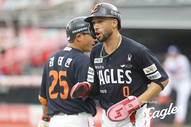 19일 수원 KT전에서 출루에 성공한 한화 루이스 리베라토. 한화 이글스 제공