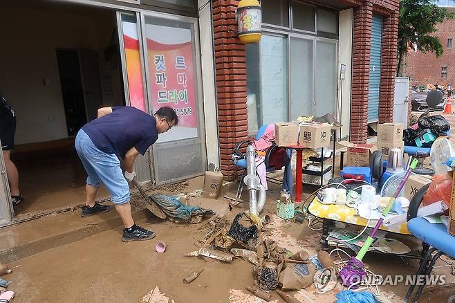 집중호우 피해 수습 [촬영 박정헌]