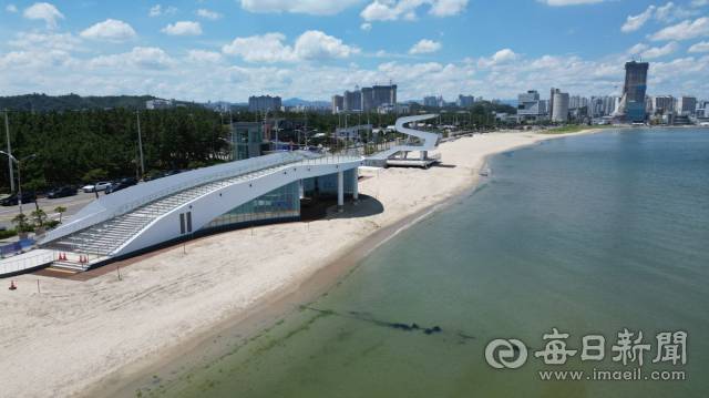 포항 송도해수욕장 바다시청 전경. 포항시 제공