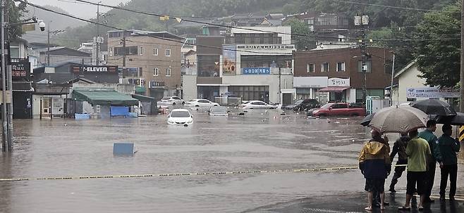 지난 17일 오후 갑작스러운 폭우로 대구 북구 노곡동 일대가 침수됐다. /대구 북구청 제공