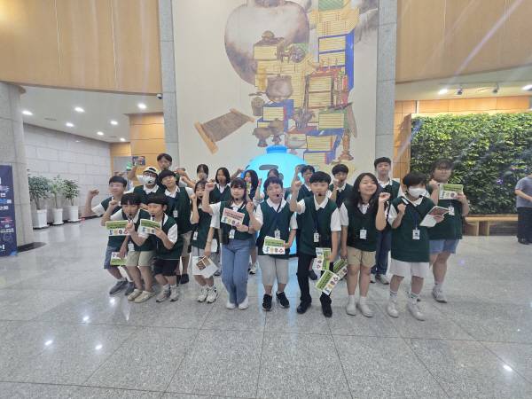 경산시립박물관이 자체 양성한 청소년 해설사들이 지난 12일부터 본격적인 해설 활동을 시작했다. 경산시.