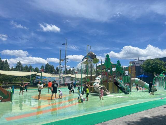 영천시가 도심형으로 망정3공원에 마련한 물놀이장 전경. 영천시 제공