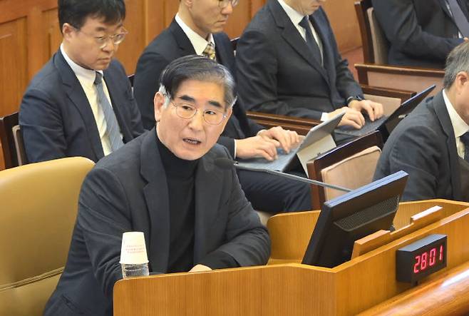 김용현 전 국방부 장관이 지난 1월 23일 서울 종로구 헌법재판소에서 열린 윤석열 대통령 탄핵심판 4차변론에 증인으로 출석해 발언하고 있다.  (사진=헌법재판소)