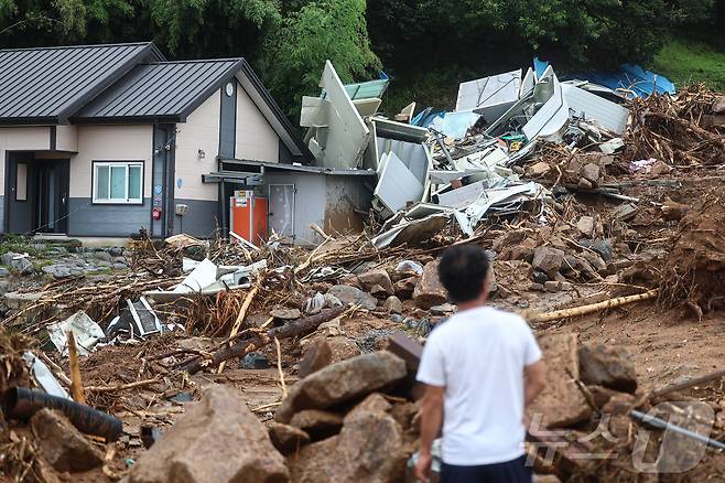20일 오전 경남 산청군 산청읍 부리 산사태 현장에 지난 19일 폭우로 인한 산사태로 토사가 쌓여 있다. 2025.7.20/뉴스1 ⓒ News1 김도우 기자
