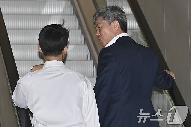 이종호 전 블랙펄인베스트 대표가 21일 서울 종로구 윤석열 전 대통령의 부인 김건희 여사 관련 의혹을 수사하는 민중기 특별검사팀 사무실에 조사를 받기 위해 출석하고 있다. (공동취재) 2025.7.21/뉴스1 ⓒ News1 김성진 기자