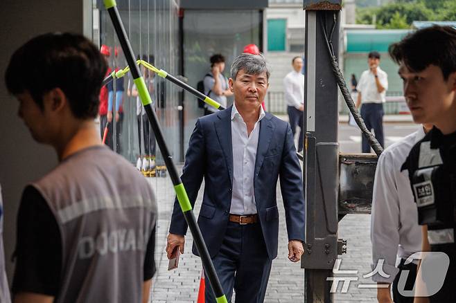이종호 전 블랙펄인베스트 대표가 21일 서울 종로구 윤석열 전 대통령의 부인 김건희 여사 관련 의혹을 수사하는 민중기 특별검사팀 사무실에 조사를 받기 위해 출석하고 있다. (공동취재) 2025.7.21/뉴스1 ⓒ News1 김성진 기자