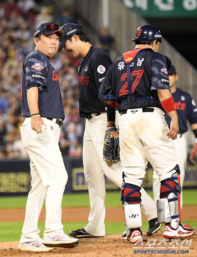 7회 1사까지 마운드를 책임진 이민석은 웃으며 경기를 마쳤다.