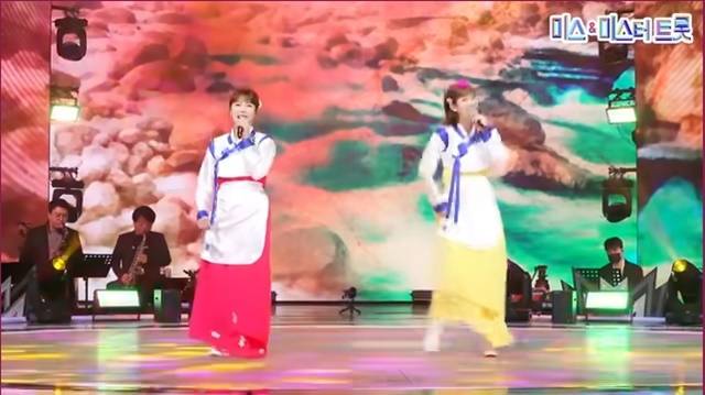 양지은과 강혜연은 '미스트롯2' 2라운드에서 미션곡을 불렀다. 사진 위는 '미스트롯2' TOP 7에 이름을 올린 홍지윤, 김태연, 김의영, 별사랑, 김다현, 은가은, 양지은의 패션화보 일부. /방송 캡처, 싱글즈