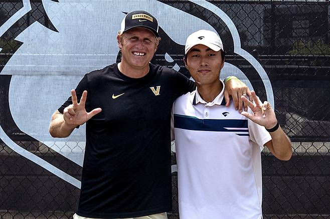 노호영(우), 스캇 브라운 밴더빌트대학교 감독(좌) (사진/노호영 제공)