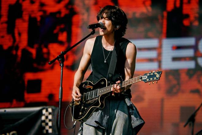 이승윤, ‘컬러스 오브 오스트라바 2025’ 라이브로 관객 대통합 (제공: 마름모)