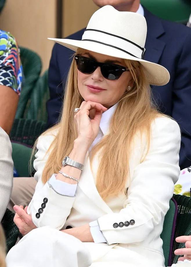 브루넬로 쿠치넬리의 화이트 수트 셋업과 파나마 햇을 매치시킨 니콜 키드먼. @wimbledon