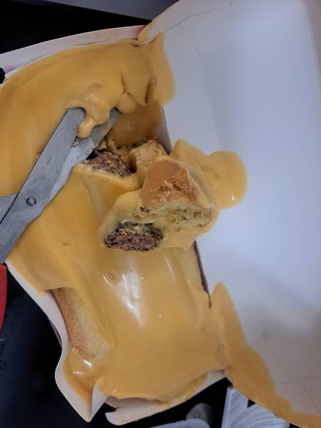 뉴욕에서 먹은 세븐 일래븐 치즈 핫도그인증