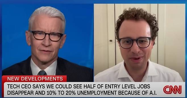 유망한 인공지능 기업 엔트로픽의 최고경영자 다리오 아모데이(오른쪽)는 지난 5월 29일 시엔엔(CNN) 앤더슨 쿠퍼 인터뷰에서 생성 인공지능으로 인해 신입 직원의 절반이 대체될 수 있고, 전체 실업률이 10~20% 상승할 수 있다고 전망했다. 시엔엔 갈무리