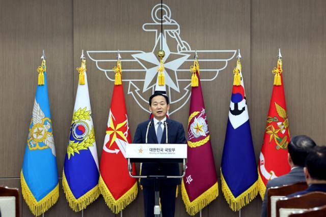 이두희 국방부 차관이 지난달 27일 서울 용산구 국방부 청사에서 열린 취임식에서 인사말을 하고 있다. 국방일보 제공