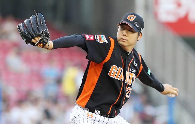 2014년 롯데 소속 당시 장원준의 투구 모습. IS 포토