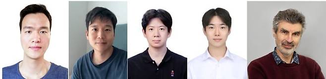 (왼쪽부터) 안성진 KAIST 교수, 윤재식 박사과정생, 조현서 석사과정생, 백두진 석사과정생, 요슈아 벤지오 몬트리올 대학교 교수./사진=KAIST 제공