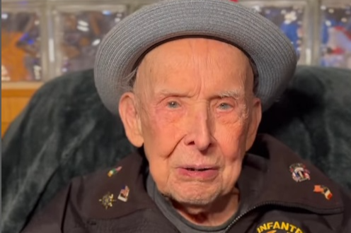 1944년 노르망디 상륙작전 참전용사에서 ‘틱톡 스타’가 된 제이크 라슨이 지난 17일 향년 102세로 별세했다. [사진출처 = 제이크 파파 인스타그램]