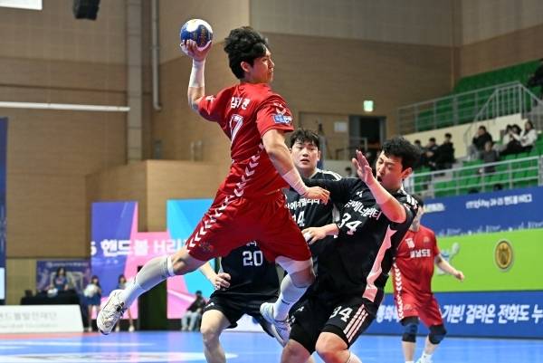 사진 충남도청 라이트백 김태관, 사진 제공=한국핸드볼연맹