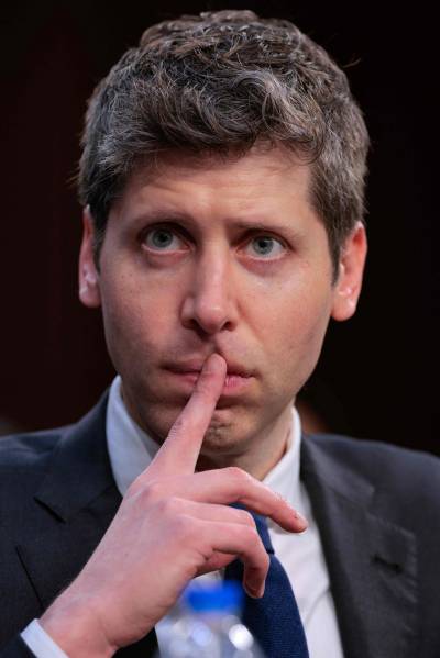 샘 올트먼 오픈AI CEO가 5월 8일(현지시간) 워싱턴 의사당의 상원 상업, 과학, 교통 위원회 청문회에 출석해 "미국의 투자를 통해 향후 몇 년간 AI로 인한 사회적 발전이 가속화할 것이므로 인프라 투자는 매우 중요하다"고 증언하고 있다. /AFPBBNews=뉴스1