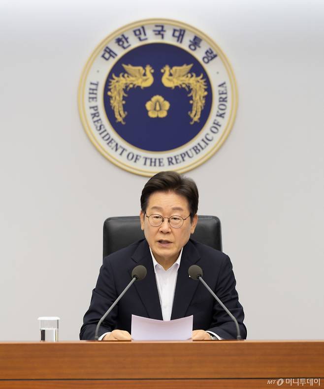 (서울=뉴스1) 이재명 기자 = 이재명 대통령이 17일 서울 용산 대통령실 청사에서 열린 4차 수석·보좌관 회의에서 발언을 하고 있다. (대통령실 제공. 재판매 및 DB금지) 2025.7.17/뉴스1  Copyright (C) 뉴스1. All rights reserved. 무단 전재 및 재배포,  AI학습 이용 금지. /사진=(서울=뉴스1) 이재명 기자