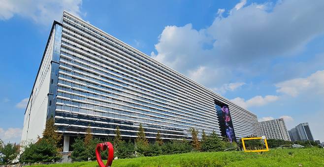 서울 강서구 마곡지구로 본사 이전을 확정한 DL그룹이 하반기 내 모든 계열사의 입주를 마무리할 방침이다. 사진은 마곡CP4 원그로브 외부 전경. /사진=태영건설