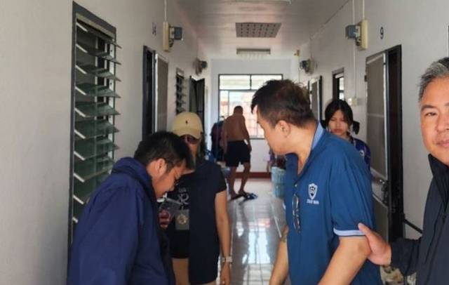 18일 태국 촌부리주 파타야에서 한국인과 중국인 마약 용의자 두 명이 현지 경찰에 체포돼 송환 예정이다. 방콕포스트 캡처. 뉴시스