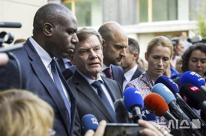 [제네바=AP/뉴시스] 데이비드 래미 영국 외무장관, 요한 바데풀 독일 외무장관, 장 노엘 바로 프랑스 외무장관, 카야 칼라스 유럽연합(EU) 외교·안보정책 고위 대표(왼쪽부터)가 6월20일  스위스 제네바에서 열린 압바스 아락치 이란 외무장관과 핵 회담을 마친 후 기자들의 질문에 답하고 있다. 이란은 21일 튀르키예의 주최로 이번 주 유럽 국가들과 핵 프로그램에 대한 회담을 재개할 것이라고 밝혔다. 2025.07.21.