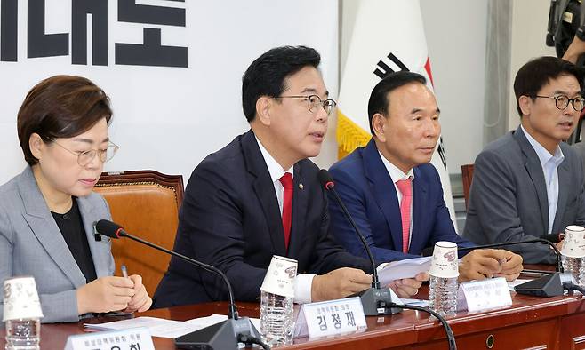 송언석 국민의힘 비상대책위원장 겸 원내대표가 21일 서울 여의도 국회에서 열린 비상대책위원회의에서 발언하고 있다. 이재문 기자