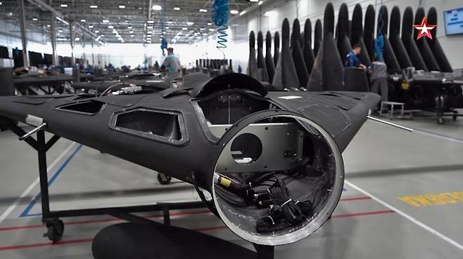 러시아 유력 군사전문채널이 입수해 20일(현지시간) 공개한 알라부가 경제특구 내 게란-2 생산 공장 내부. 2025.7.20 텔레그램