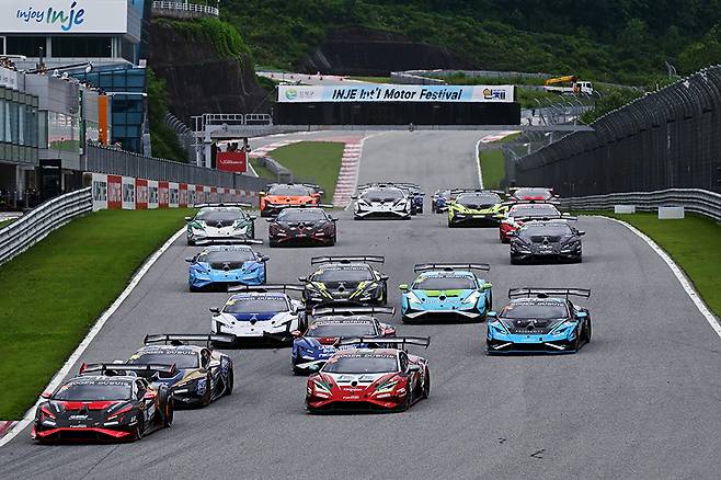 LSTA 4라운드 두 번째 레이스 스타트 장면. 사진: 김학수 기자